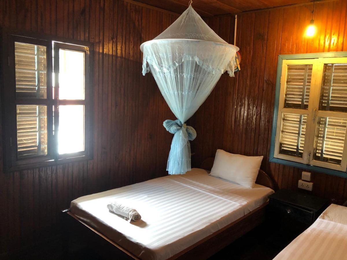 Nomad Guesthouse Kratie Exterior foto