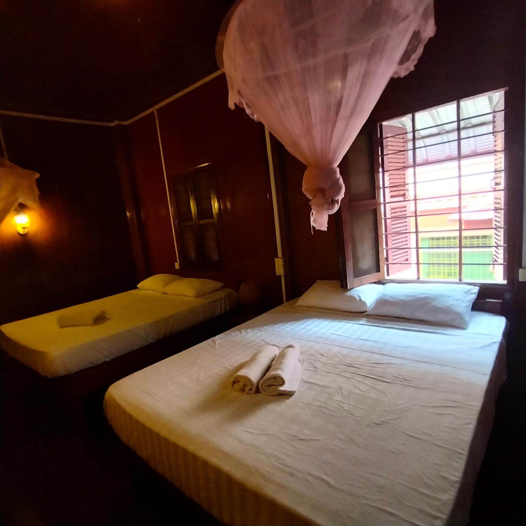 Nomad Guesthouse Kratie Exterior foto